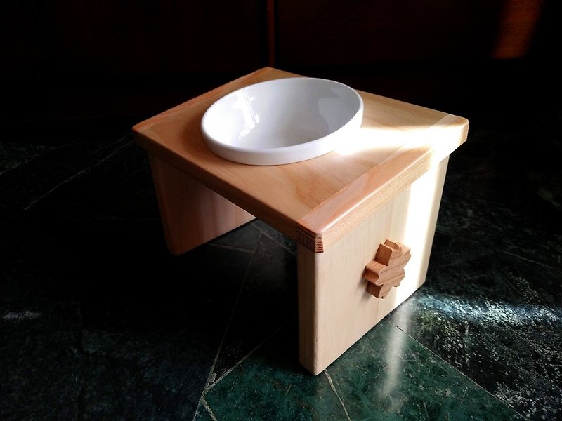 毛小孩餐桌系列--"小小花兒"   原木 寵物餐桌 碗架 - 寵物碗/碗架/自動餵食器 - 木頭 咖啡色