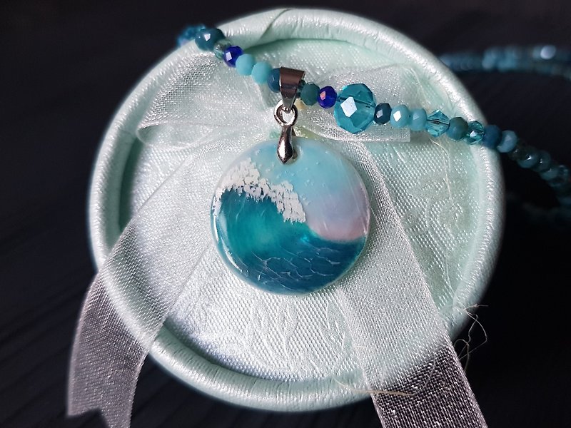 Wave necklace, surfer jewelry, sea wave miniature painting on pearl pendant - 項鍊 - 珍珠 藍色