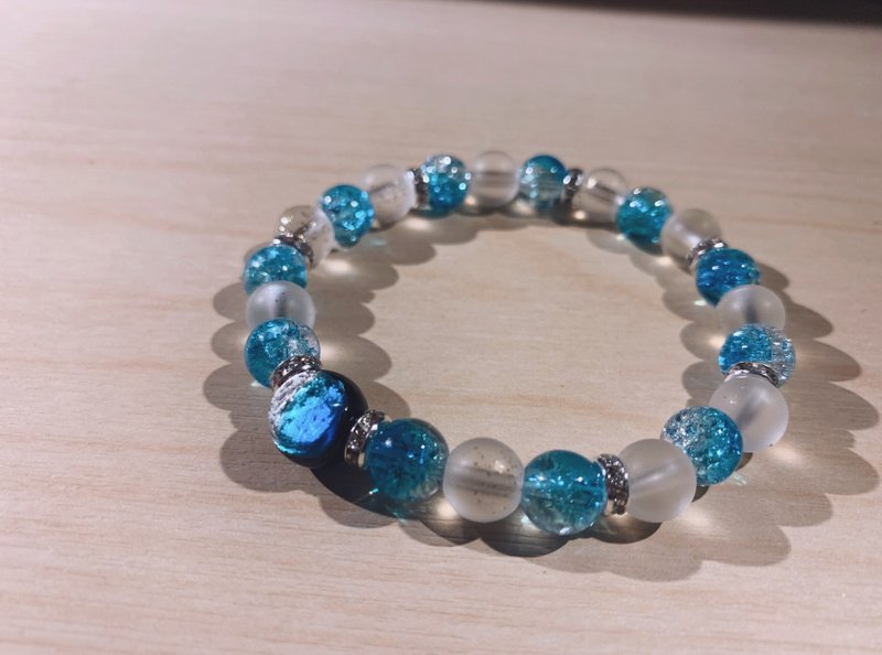 【Glass Series】Aquamarine Silver Foil Glazed Bracelet with Blue and White Cracks - สร้อยข้อมือ - กระจกลาย สีน้ำเงิน