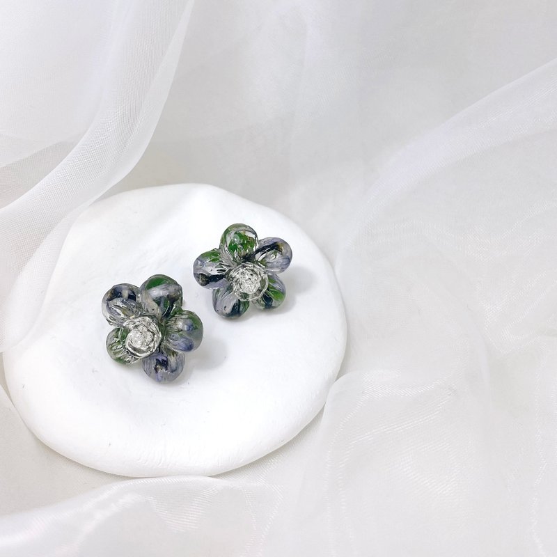 Mist Dew Embossed Handmade Earrings - ต่างหู - พืช/ดอกไม้ 