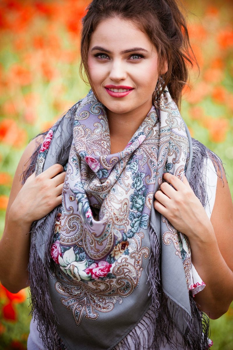 Pavlovo Posad Russian Shawl 100% Wool Scarf 125x125 cm Wrap Silk Fringe 1437-1 - 圍巾/披肩 - 羊毛 多色