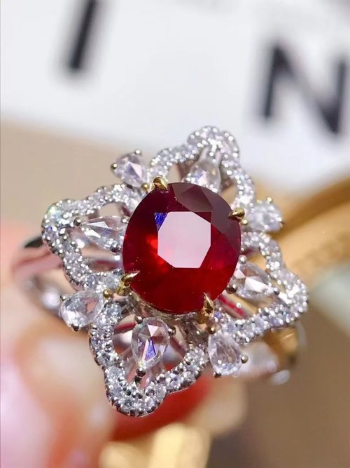 臺北奧斯珠寶｜客製莫桑石、莫桑鑽、GIA鑽石、彩色寶石 無燒紅寶石戒指 1.5克拉