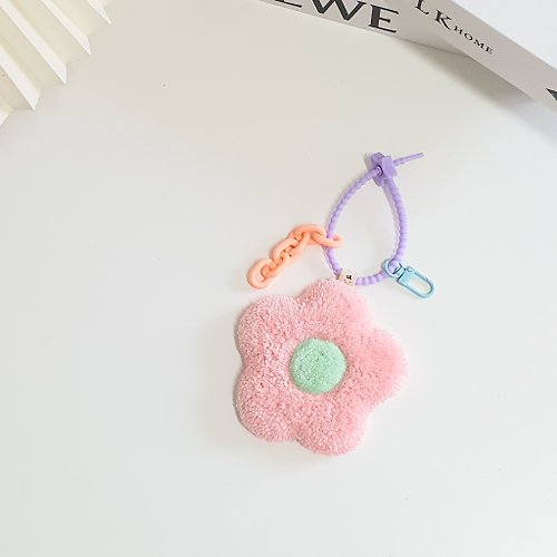 Bag charm, flower lover , Tufting , Silicone strap, with hook and chain  decorated in pastel colors. - Shop lamaicraft Keychains - Pinkoi