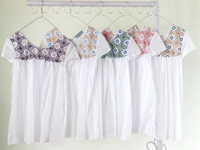 Woodblock printed cotton tunic blouse / 3 colors - เสื้อผู้หญิง - วัสดุอื่นๆ ขาว
