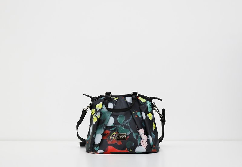 Hong Kong designer brand BLIND by JW tiger printing multi-purpose backpack - กระเป๋าเป้สะพายหลัง - กระดาษ สีดำ