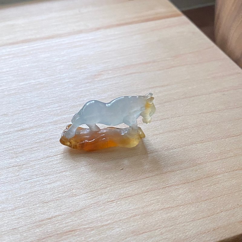 拈翠-天然緬甸翡翠A貨-特色雙色巧雕高冰蜜糖駿馬小精品擺飾 - 項鍊 - 玉石 橘色
