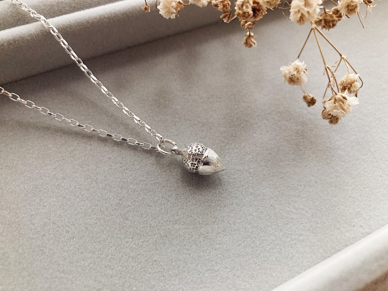 Sterling Silver Acorn Necklace - สร้อยคอ - เงินแท้ สีเงิน