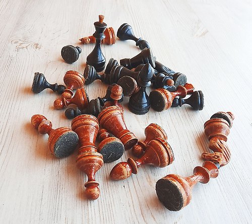 RetroRussia Old vintage 1950s Russian wooden chess pieces red black Soviet chessmen small