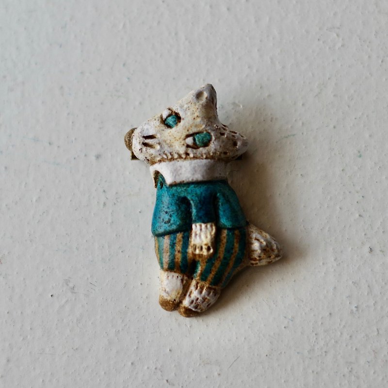 white wolf with half pants broach - Brooches - Pottery Blue
