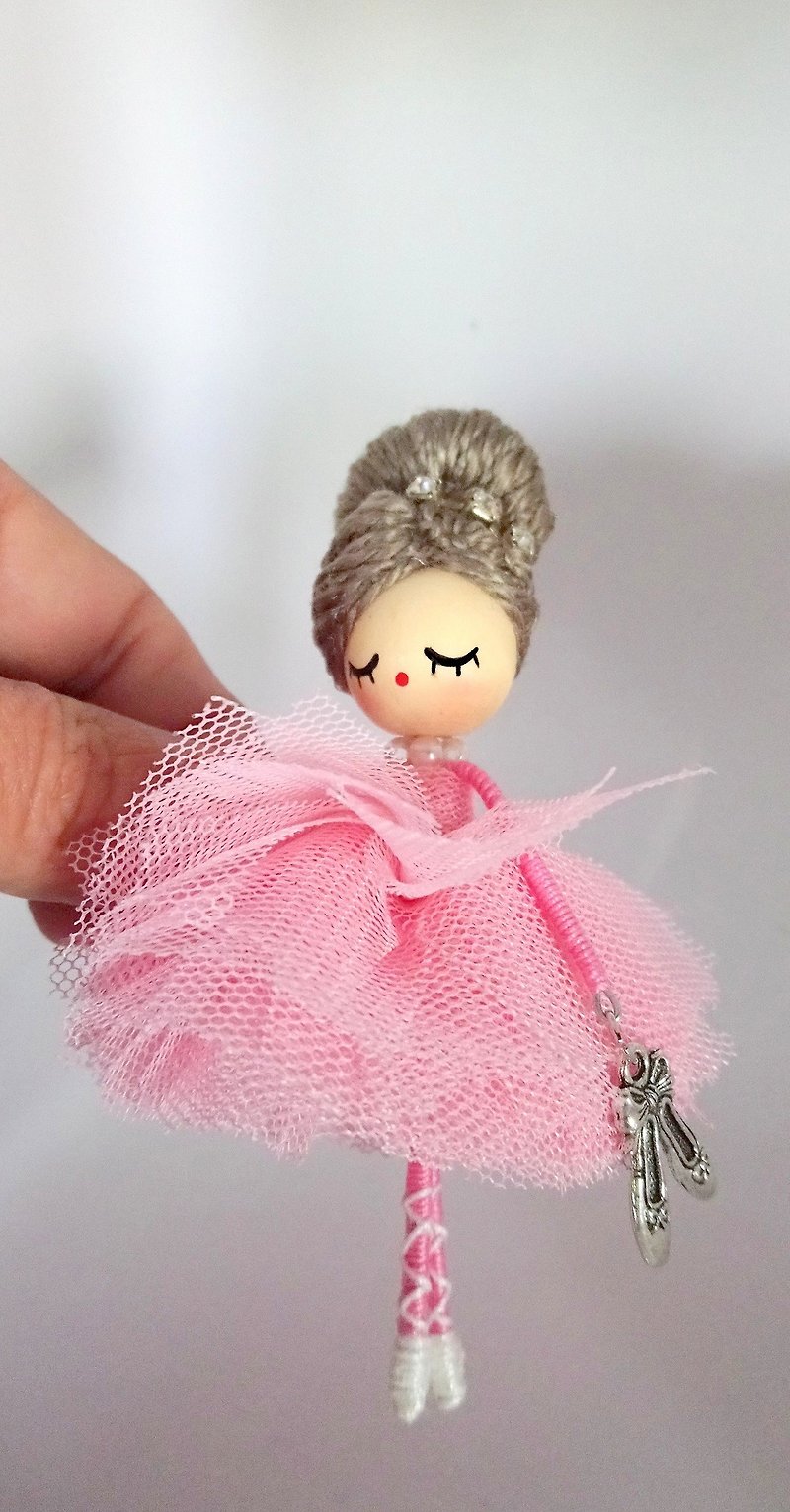 Ballerina brooch doll - 胸針/心口針 - 木頭 粉紅色