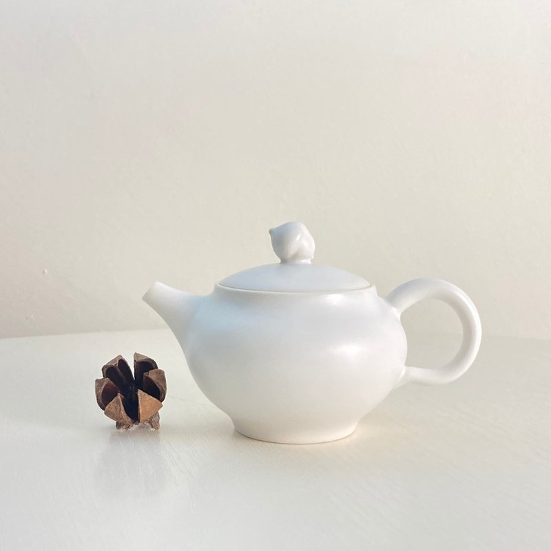 【茶具】白瓷小茶壺100ml－橡實鈕蓋 - 茶壺/茶杯/茶具 - 瓷 白色