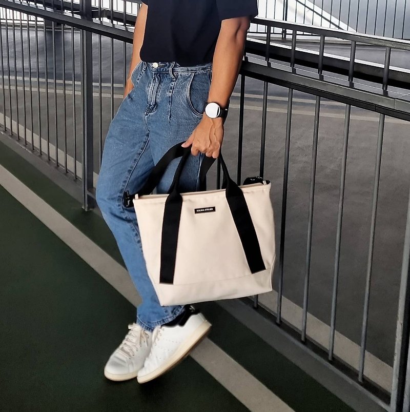 Kuber Bag (SIZE M) - Handbags & Totes - Polyester White