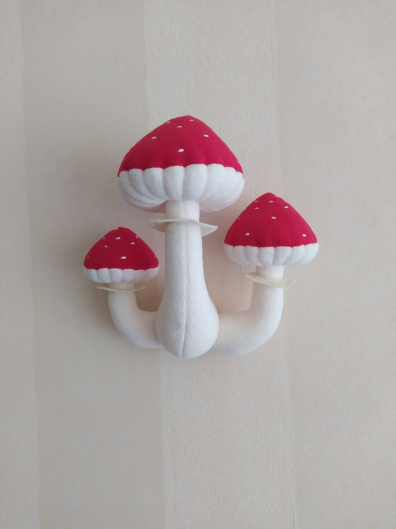 Mushrooms wall hanging, amanita, forest wall decor, fly agaric, nature - 壁貼/牆壁裝飾 - 其他材質 紅色