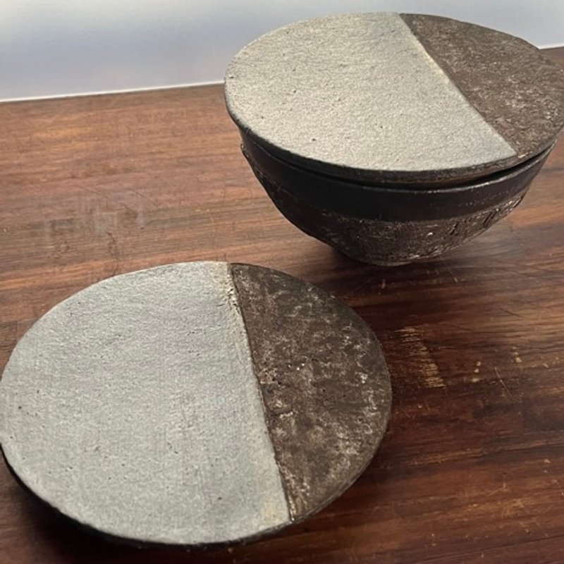 Pinkoi Proxy Purchase -  A plate that can also be used as a lid, black glaze & black mud color (for small tea bowls) (2024) - Bowls - Pottery 