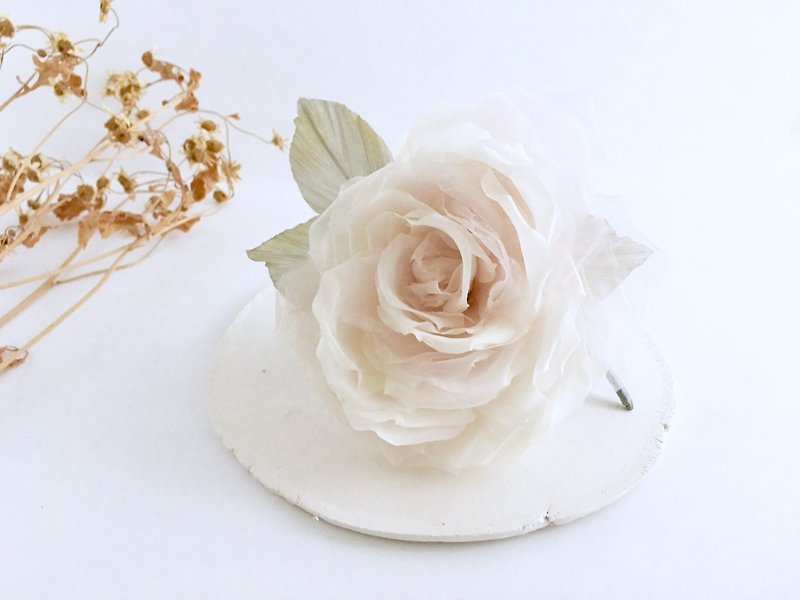 Silk rose corsage - เข็มกลัด - ผ้าไหม ขาว
