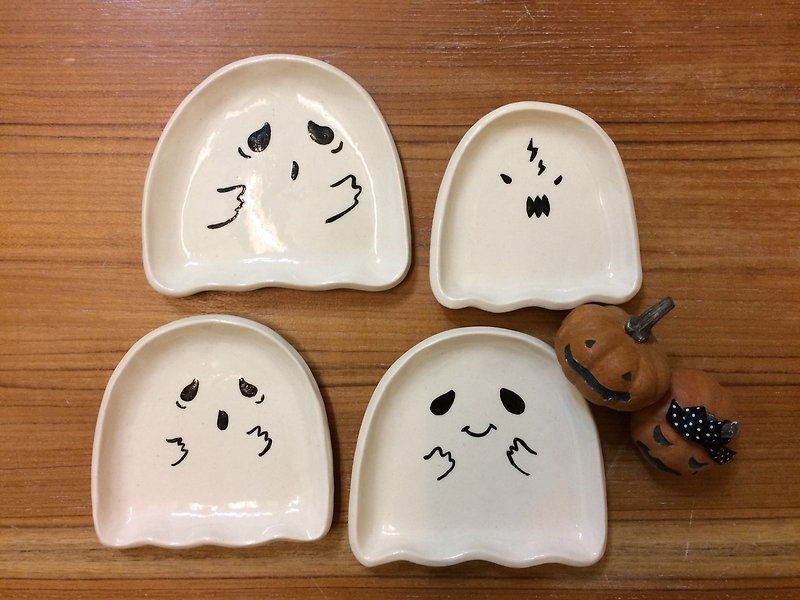 Handmade Halloween ghost disk - จานเล็ก - เครื่องลายคราม 