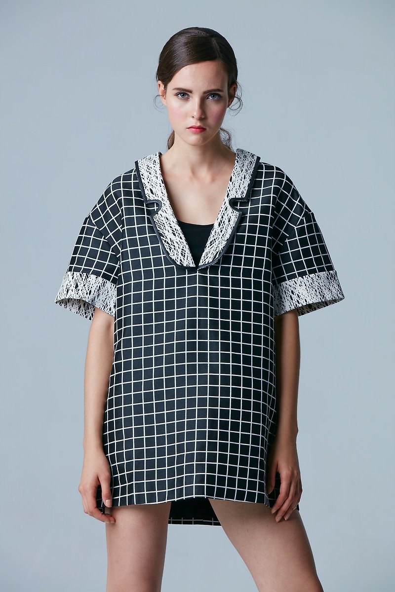 Robot's black humor-black and white plaid stitching large lapel profile drop-shoulder sleeve dress in autumn and winter - One Piece Dresses - Polyester Black