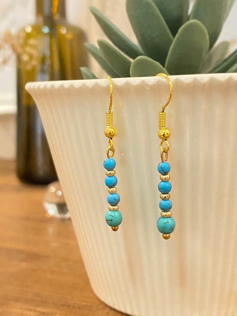 Handmade bead earring - 耳環/耳夾/耳骨夾 - 塑膠 藍色