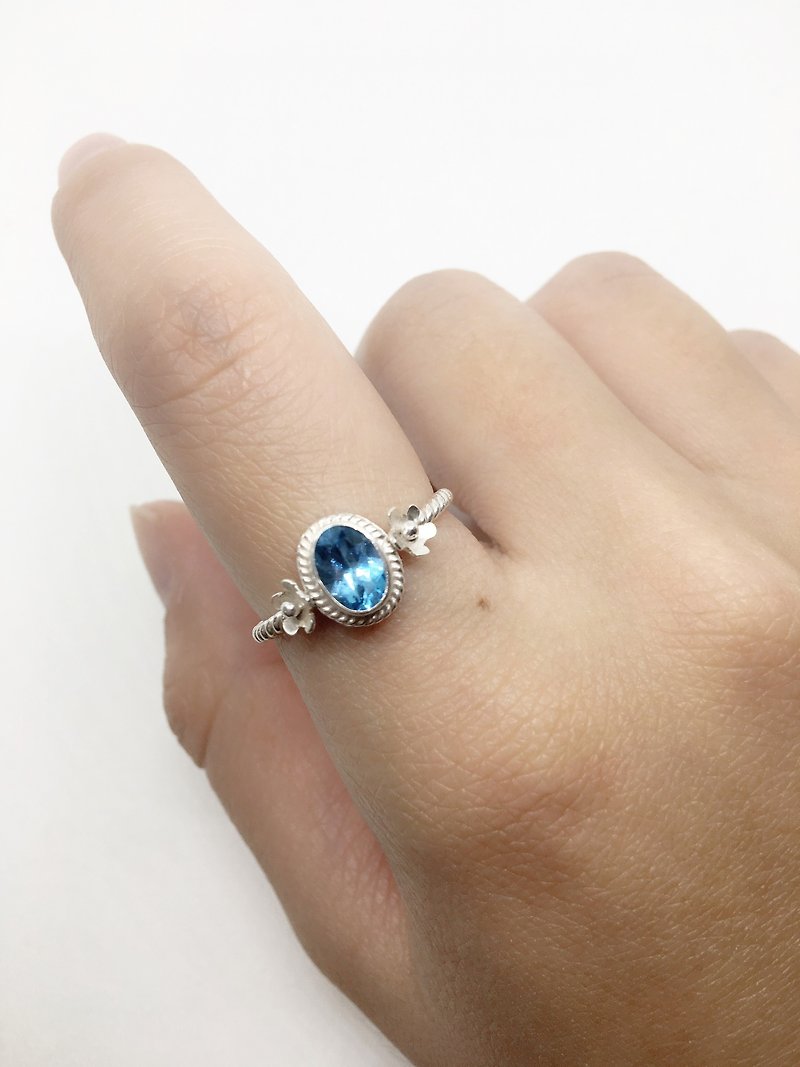 藍托帕石925純銀花朵戒指 尼泊爾手工鑲嵌製作 - 戒指 - 寶石 藍色