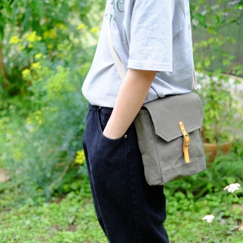 Paraffin canvas shoulder bag/black Khaki - Messenger Bags & Sling Bags - Cotton & Hemp 