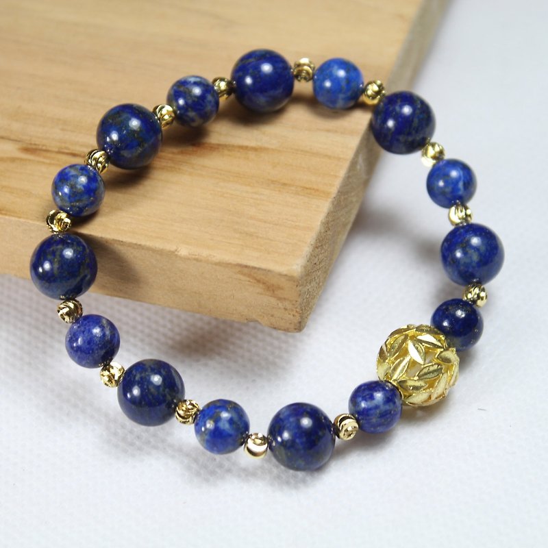 Lapis lazuli and stringed hollow flower beads - สร้อยข้อมือ - เครื่องเพชรพลอย สีน้ำเงิน