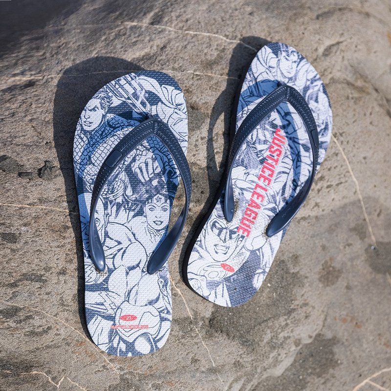 DCジャスティス・リーグ メンズ 滑り止めビーチサンダル 独占ライセンス 屋外用トングサンダル -全身デザイン- - サンダル - ゴム 多色