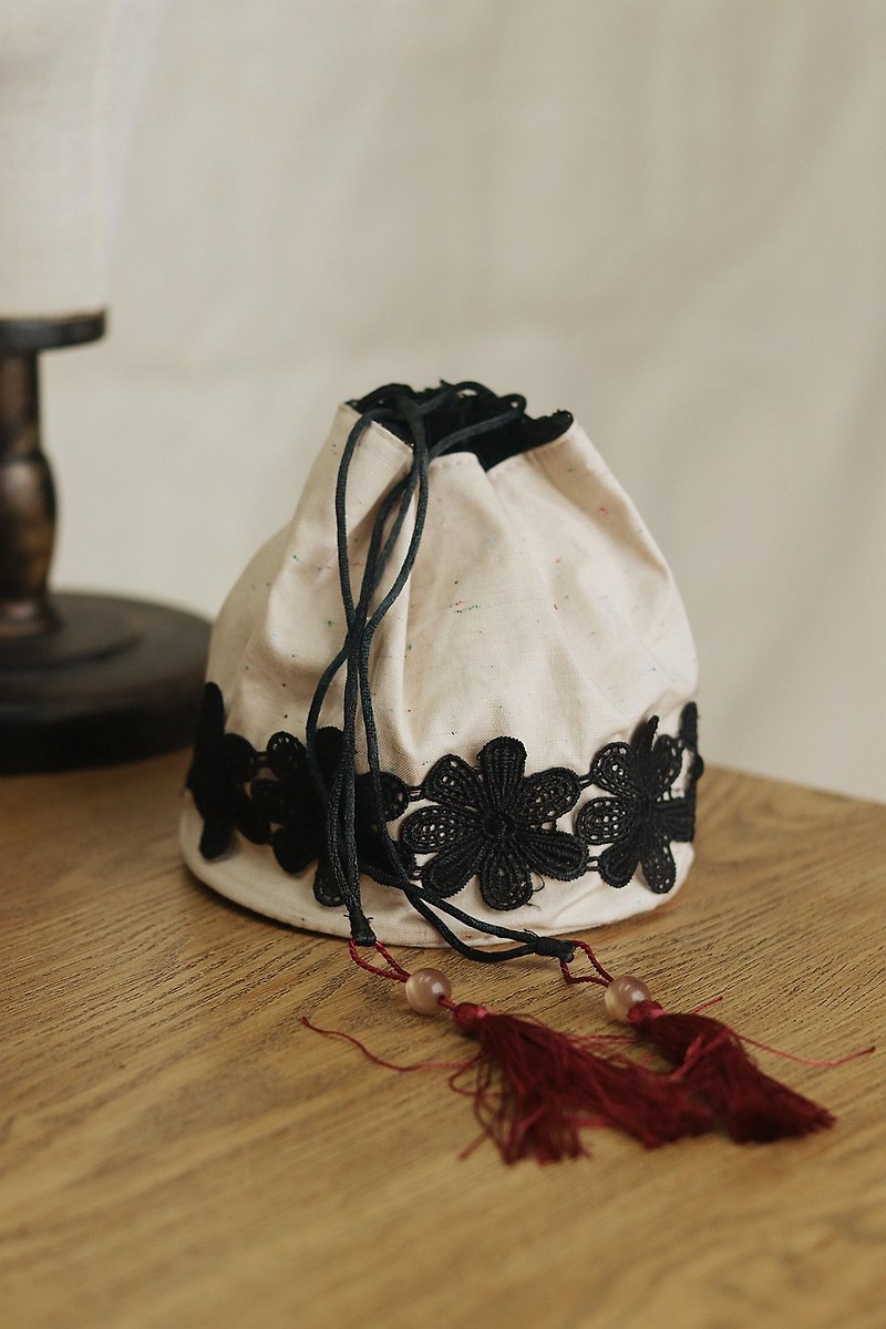 Black flower bucket cloth bag - Handbags & Totes - Other Materials 