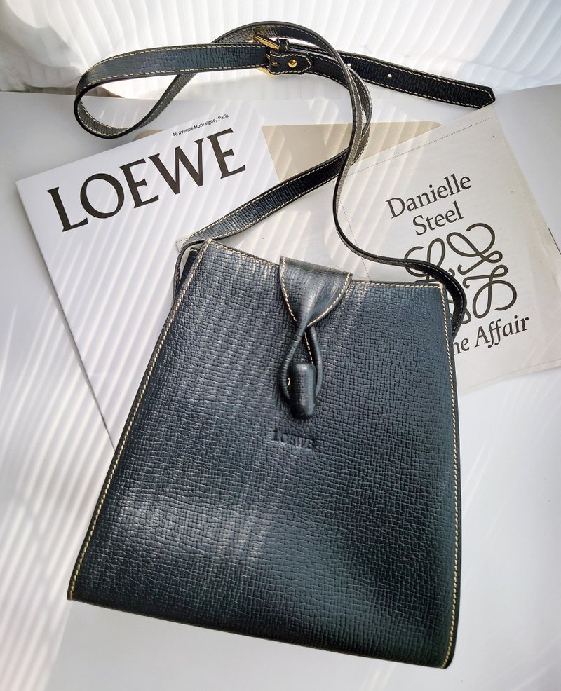 中古美品 Loewe 耐磨樹皮紋鈕扣 單肩包單肩包側揹包斜揹包斜挎包 - 側背包/斜背包 - 真皮 黑色