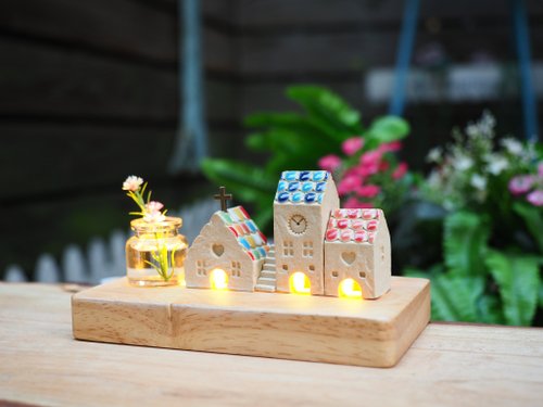 小房子裝可愛手作村/BJ Art Village 彩繪歐洲糖果屋6件組/(3棟小屋+1小樓梯+1玻璃瓶/花+1木座燈)