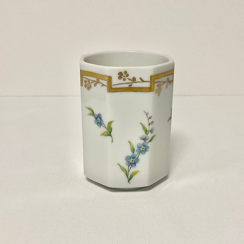 Porcelain tea cup with hand-painted forget-me-not. - Cups - Porcelain White