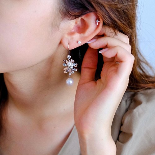 meraki design Sofia | 立體花型Swarovski 水晶珍珠耳環 | 婚攝 優雅氣質