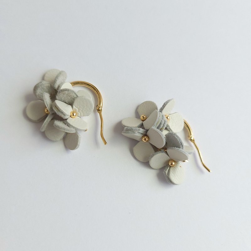 Leather series-small flower earrings/ear pins - Earrings & Clip-ons - Genuine Leather White