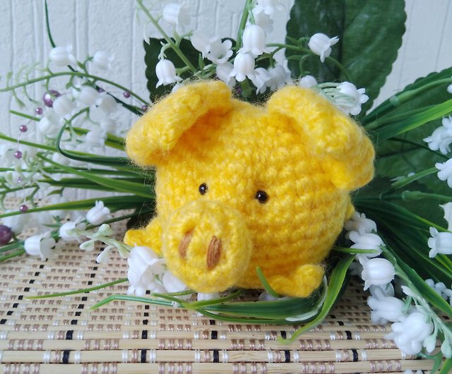 黄色い豚の小さなぬいぐるみ 豚愛好家のための豚の贈り物 サンシャインピッグ ミニブタのおもちゃ ショップ Mimimarintoys 知育玩具 ぬいぐるみ Pinkoi