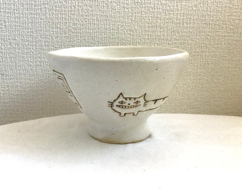 長ーい猫の手びねり御飯茶碗 - 碗 - 陶 白色