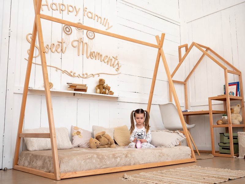 キッズティーピーモンテッソーリ幼児用ベッドプレイルームハウスベッド - キッズ家具 - 木製 