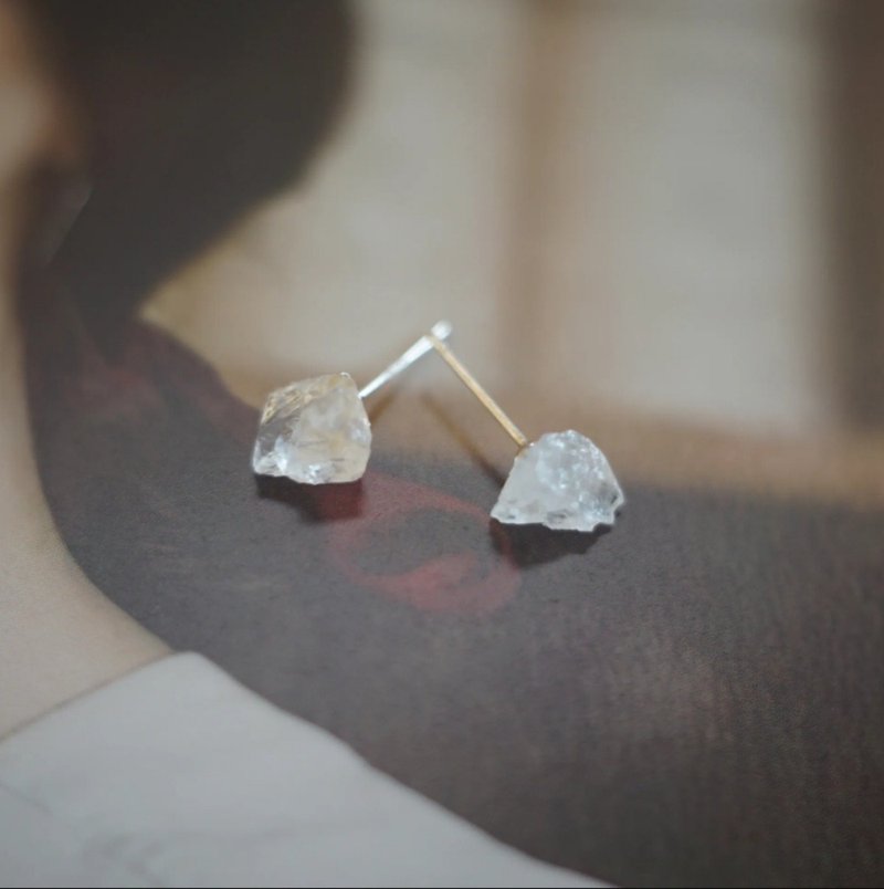 White crystal raw stone earrings earrings / no pierced Clip-On - ต่างหู - คริสตัล สีใส