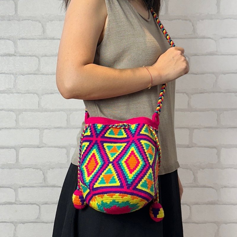 哥倫比亞製 Julia 背帶 單肩斜背包 Wayuu 編織手工包 粉橘綠 - 手提包/手提袋 - 壓克力 多色