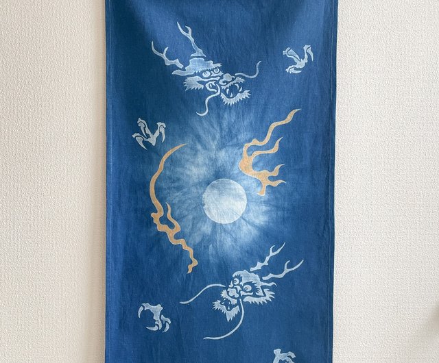 日本製 手染め Dragon Tapestry Moonlight JAPANBLUE Aizome 龍 月光 縁起物 藍染タペストリー - ショップ  BLUEPHASE ウォールデコ・壁紙 - Pinkoi