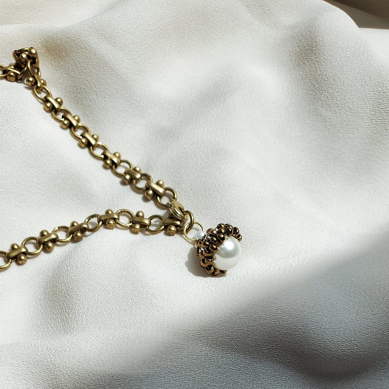 新版 珍珠果實復古編織黃銅項鍊 - 項鍊 - 其他材質 