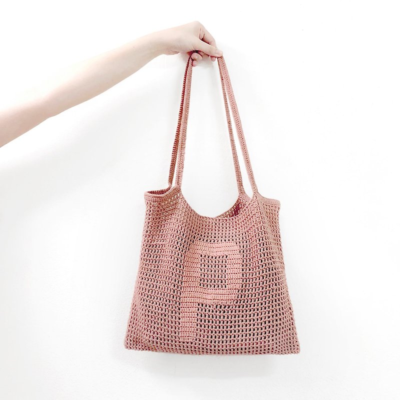 Customized Alphabet Crochet Tote Bag | Old rose - กระเป๋าถือ - วัสดุอื่นๆ สึชมพู
