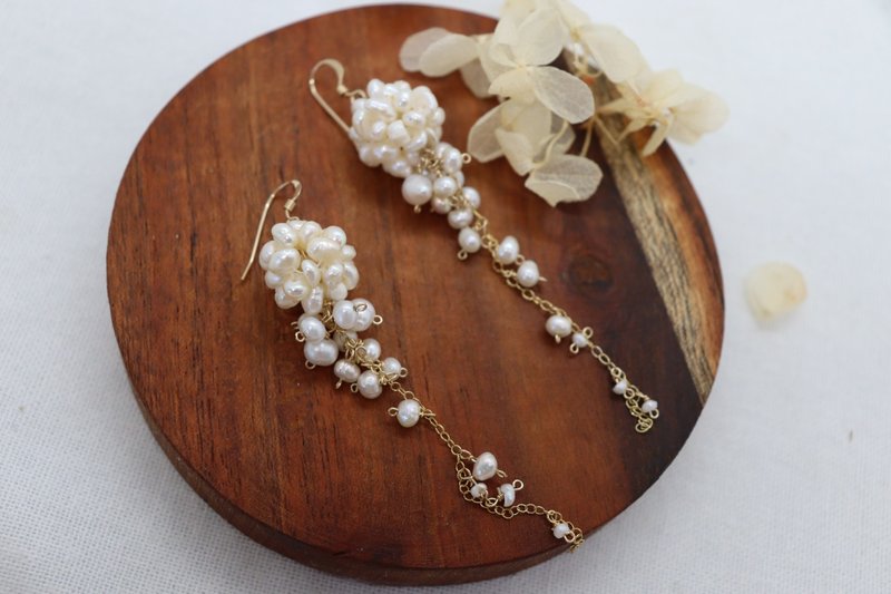 (14K Gold Filled) Fantastic Design Freshwater Pearls Cluster Long Earrings - 耳環/耳夾/耳骨夾 - 珍珠 金色