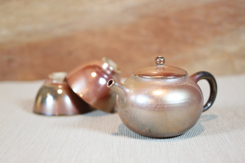 【聖誕禮盒】金銀彩柴燒茶具組 一壺兩杯 鶯歌名家葉敏祥手作精品 - 茶壺/茶杯/茶具 - 陶 