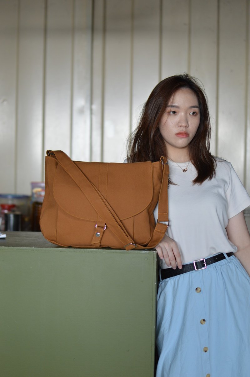 Cognac Water resistant Messenger Diaper Tote Bag - no.12 KYLIE - Messenger Bags & Sling Bags - Waterproof Material Brown