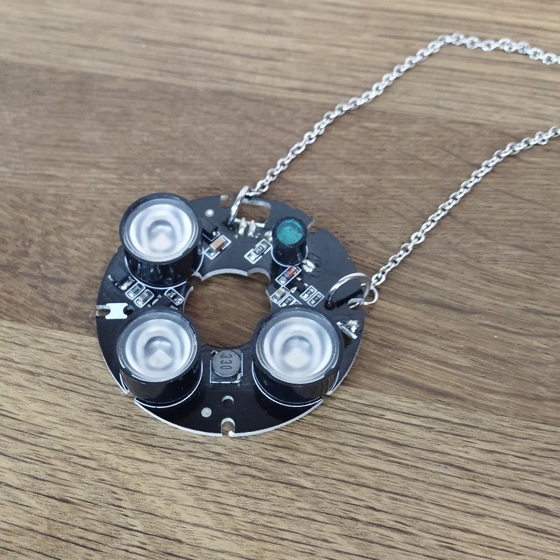 極客的電路板首飾。 帶有相機吊墜的賽博朋克項鍊。 - 項鍊 - 其他材質 黑色