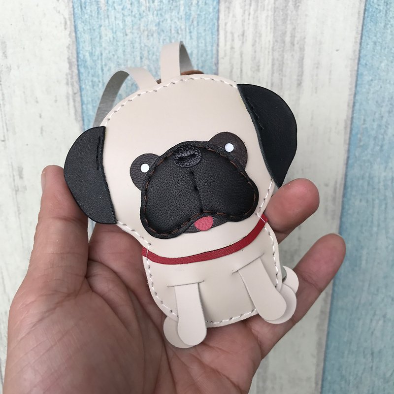 Healing small things beige cute pug dog hand-stitched charm large size - พวงกุญแจ - หนังแท้ สีกากี