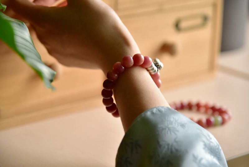 [Persimmon] Naturally dyed white jade Bodhi and Hetian jade simple literary and artistic bracelets hand twisted - สร้อยข้อมือ - พืช/ดอกไม้ สึชมพู