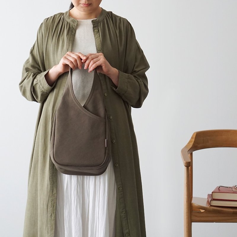 Drop (S) / Khaki [Made to order] Trocco canvas bag - กระเป๋าถือ - ผ้าฝ้าย/ผ้าลินิน สีเขียว