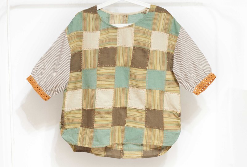 Embroidered top / spliced puff sleeve top / crocheted wide top / ethnic tops-checkered grass field - เสื้อผู้หญิง - ผ้าฝ้าย/ผ้าลินิน หลากหลายสี