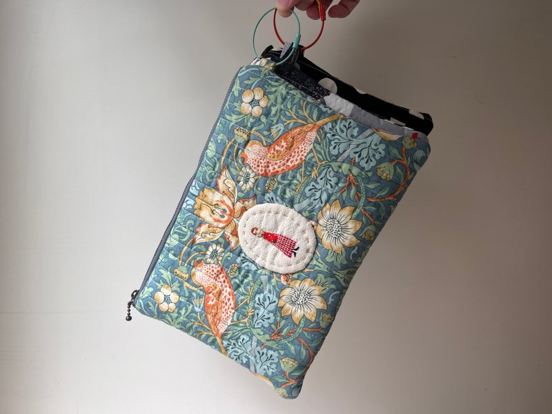 1000枚女子展-手刺繡手工衍縫拉鍊包 - 手提包/手提袋 - 棉．麻 