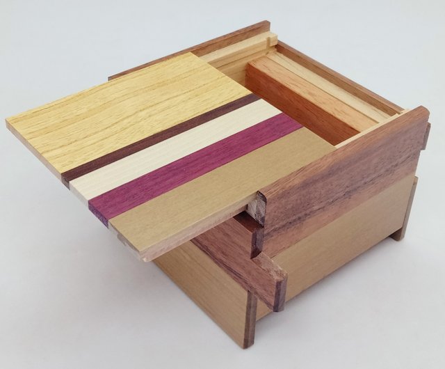 14回仕掛け 正方形秘密箱天然木2 からくり箱 パズル箱 箱根細工